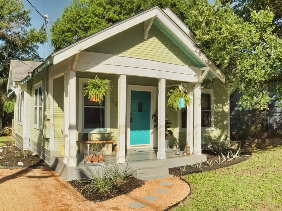 Design ideas for a traditional one-storey green exterior in Austin.