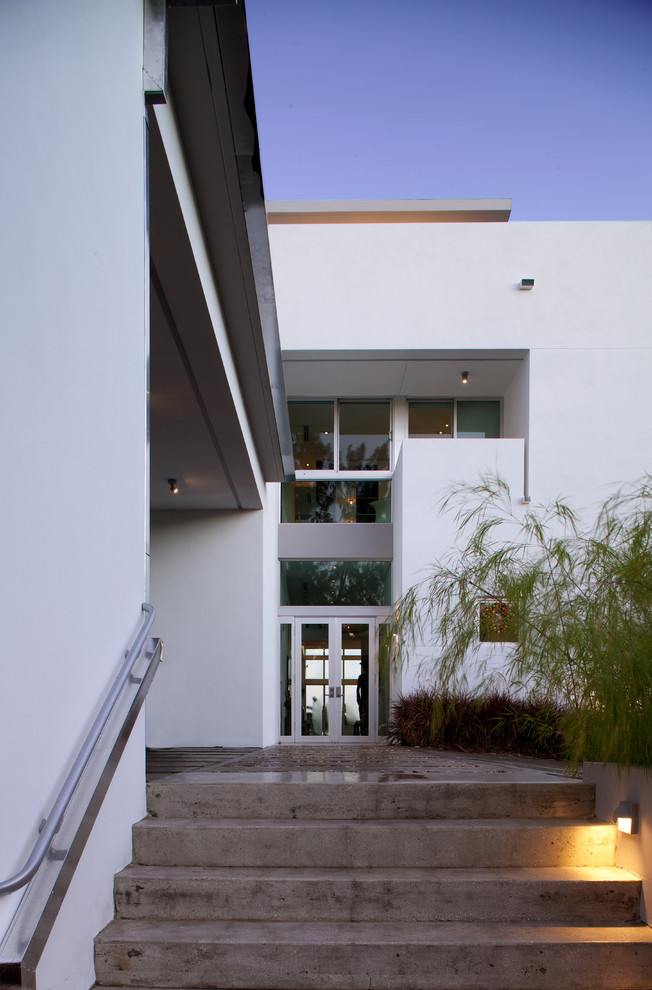 This is an example of a modern exterior in Miami.