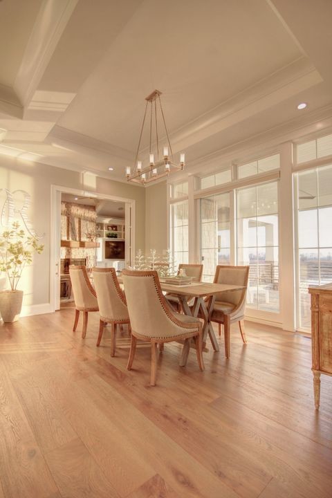 Inspiration for a transitional home design remodel in Chicago