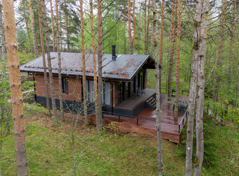 Каркасный дом в сосновом лесу