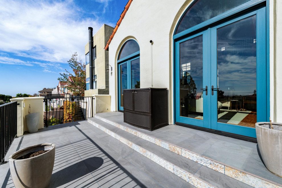 Example of a transitional deck design in San Francisco