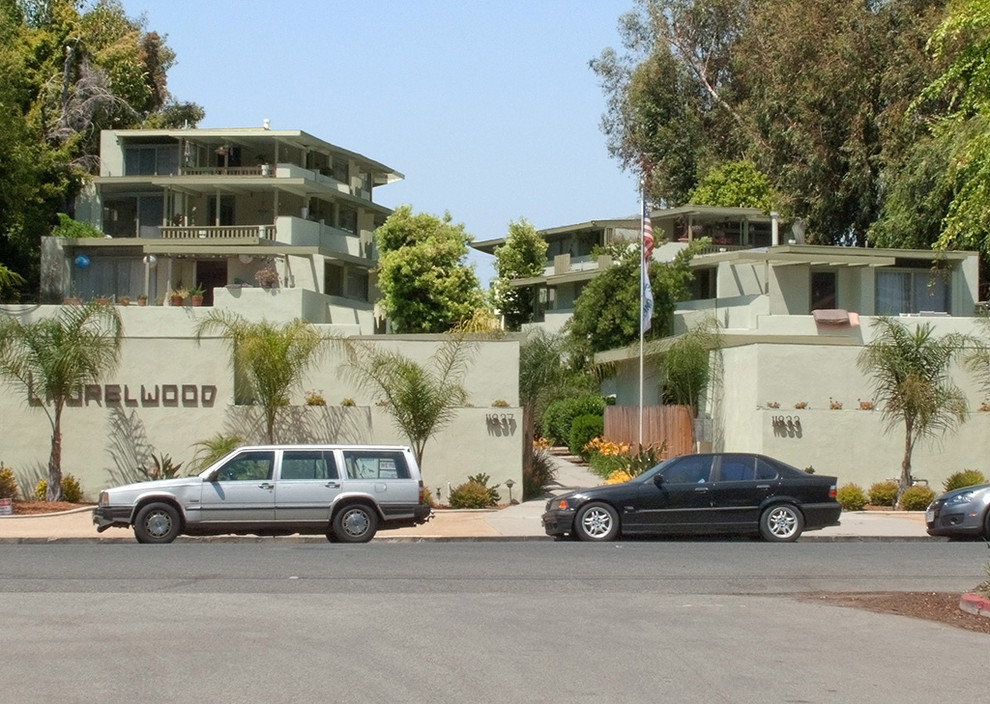 This is an example of a modern house exterior in Los Angeles.