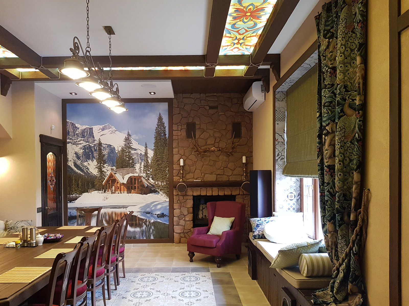 Банкетная для гостей в загородном доме(фото)