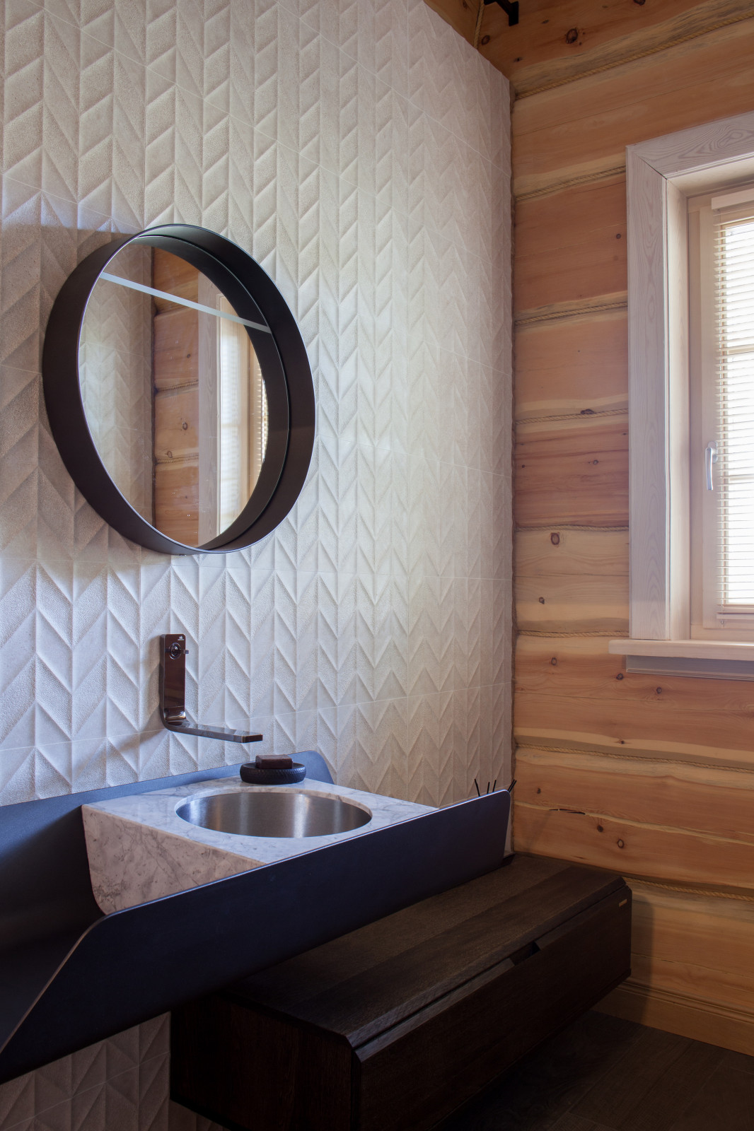 Изба с современным наполнением