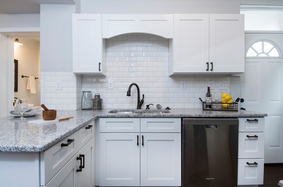 Example of a transitional kitchen design in Columbus