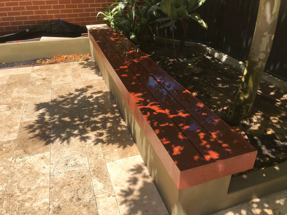 This is an example of a modern patio in Canberra - Queanbeyan.