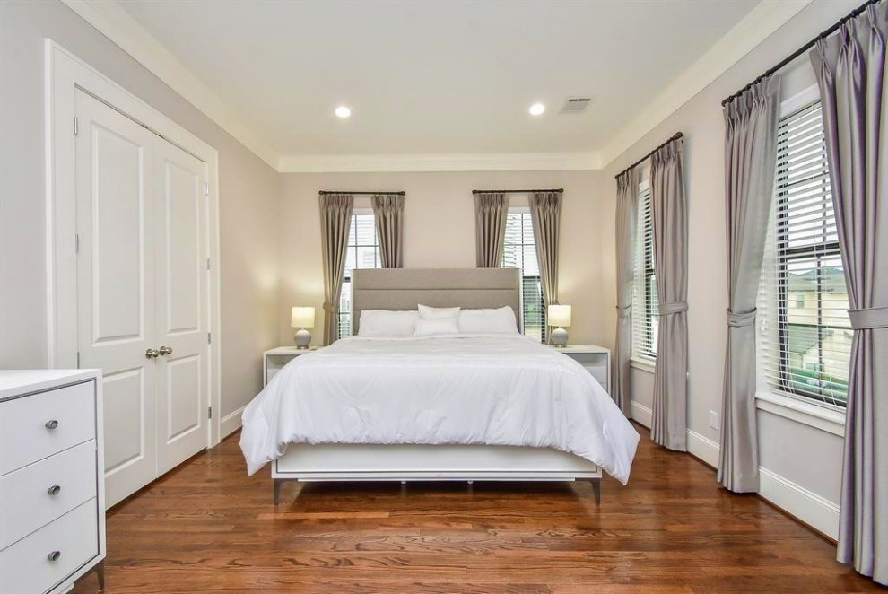 This is an example of a traditional bedroom in Houston.