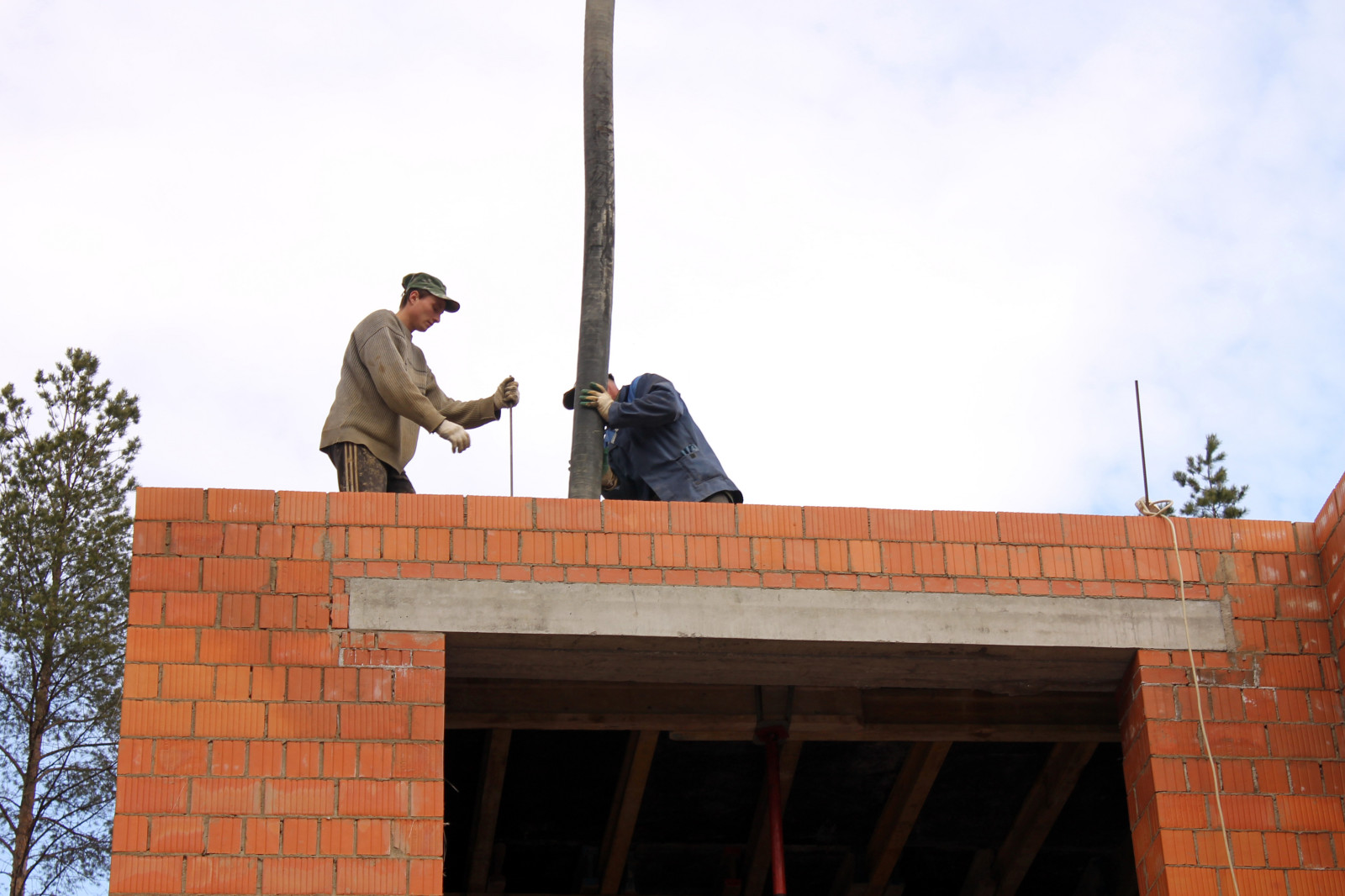 Дом из кирпича в "Охтинском парке"