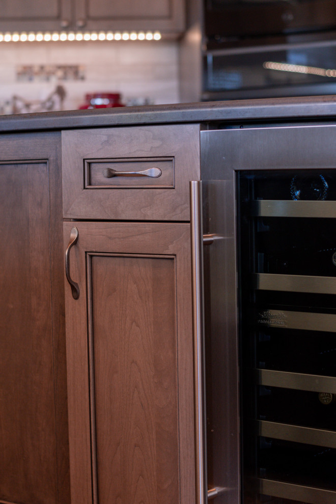 Inspiration for a transitional home design remodel in Phoenix