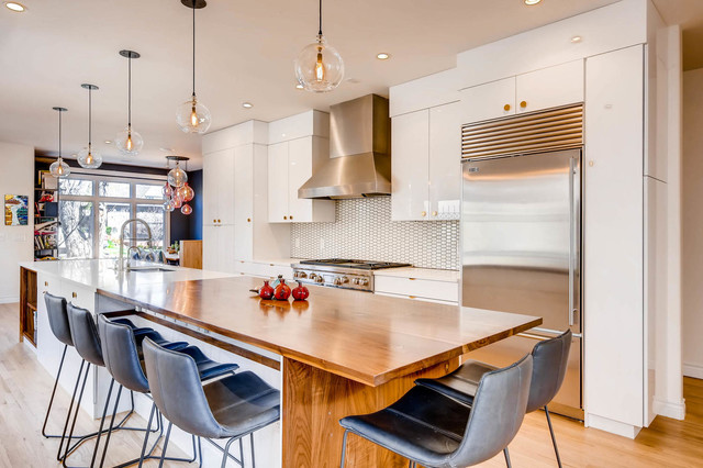 Modern Warmth in Cherry Creek North retro-koekken