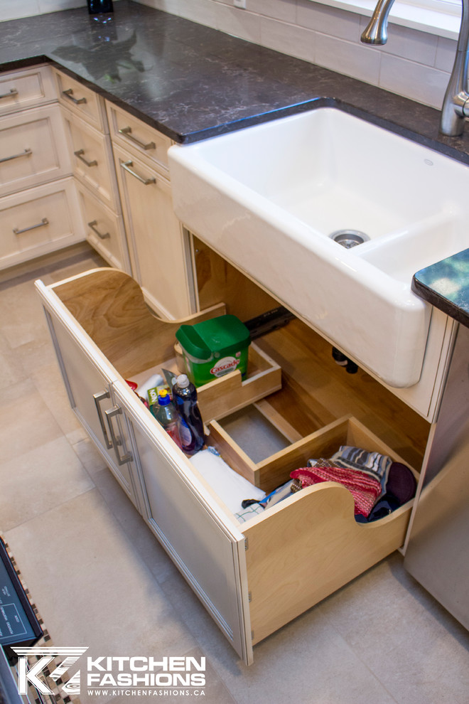 Inspiration for a large transitional kitchen remodel