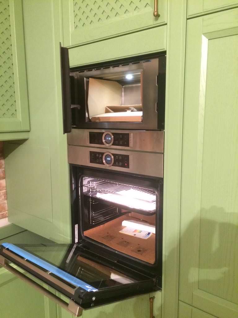 Кухня с фасадами из массива дуба, корпуса - березовая фанера