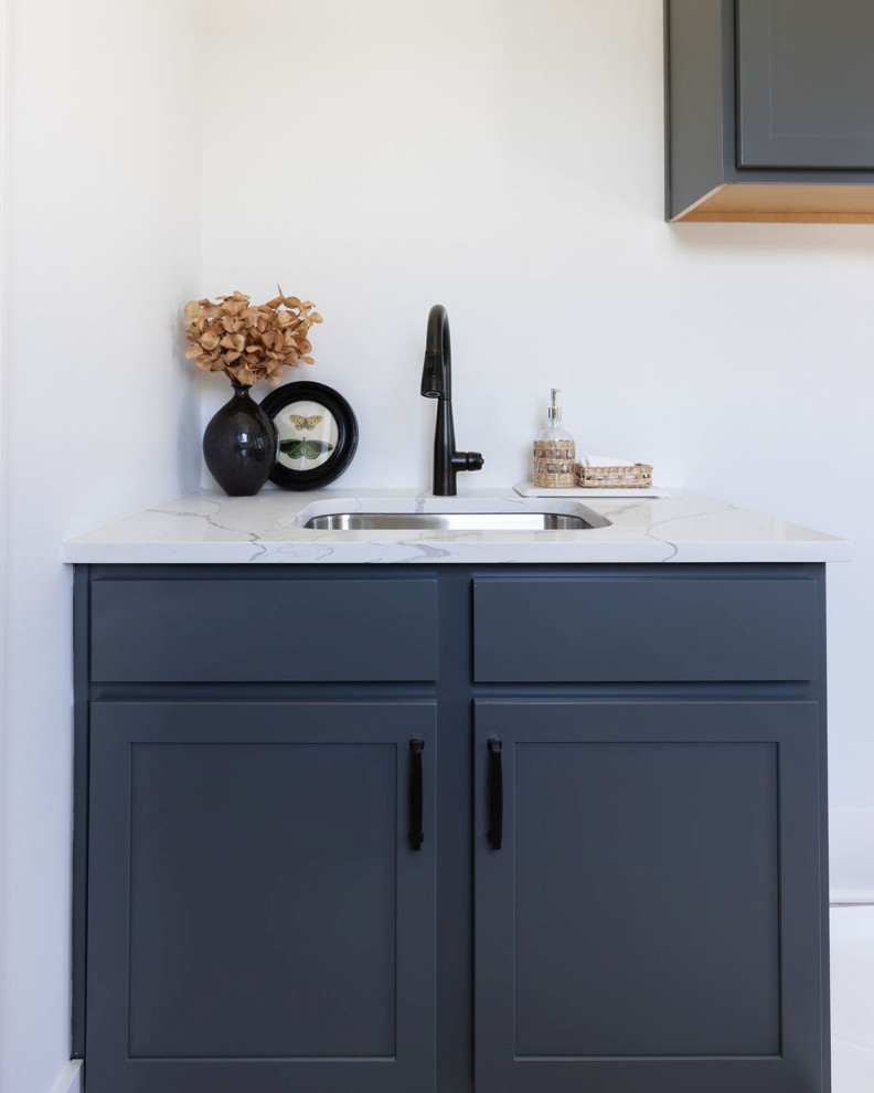 Inspiration for a transitional home design remodel in Atlanta