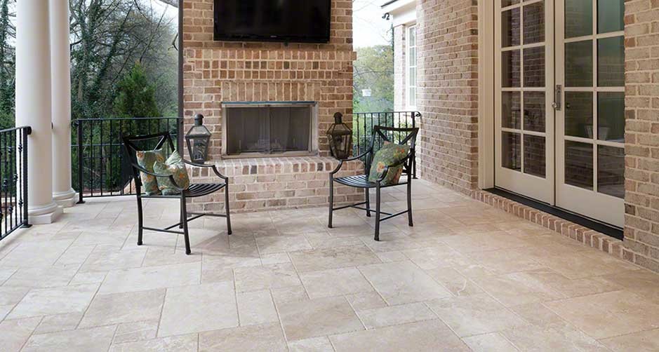 Design ideas for a mid-sized arts and crafts backyard patio in Orlando with a fire feature, tile and a roof extension.