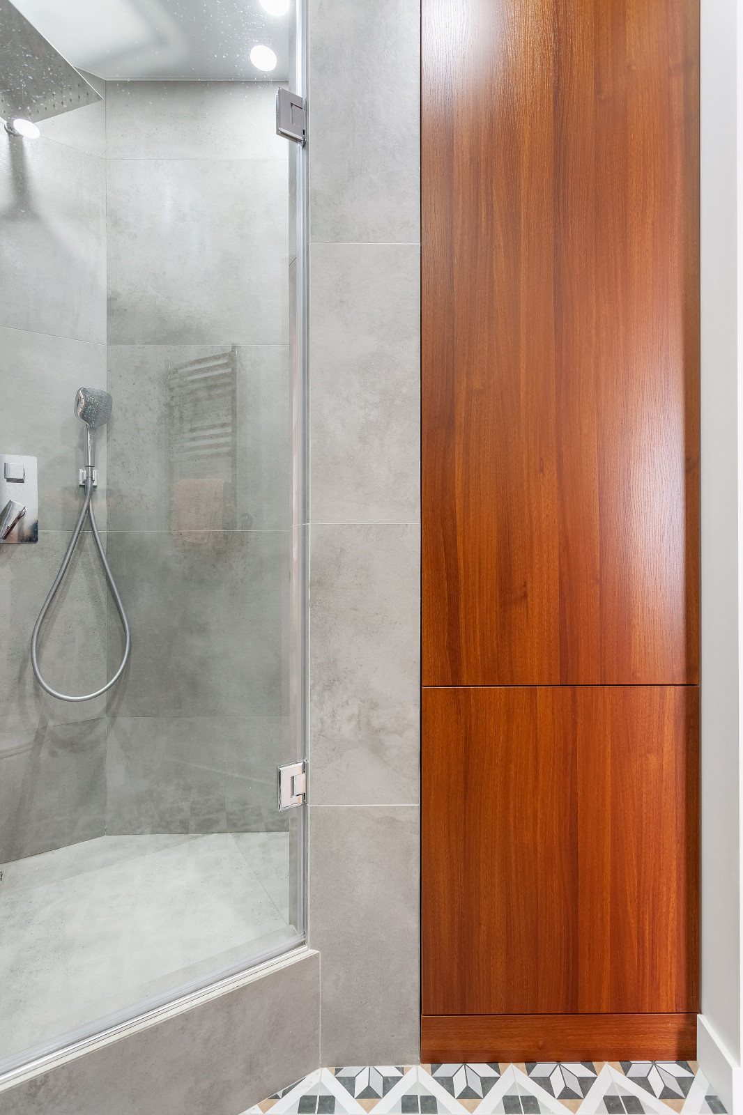 Большой технический шкаф с фасадами на tip-on