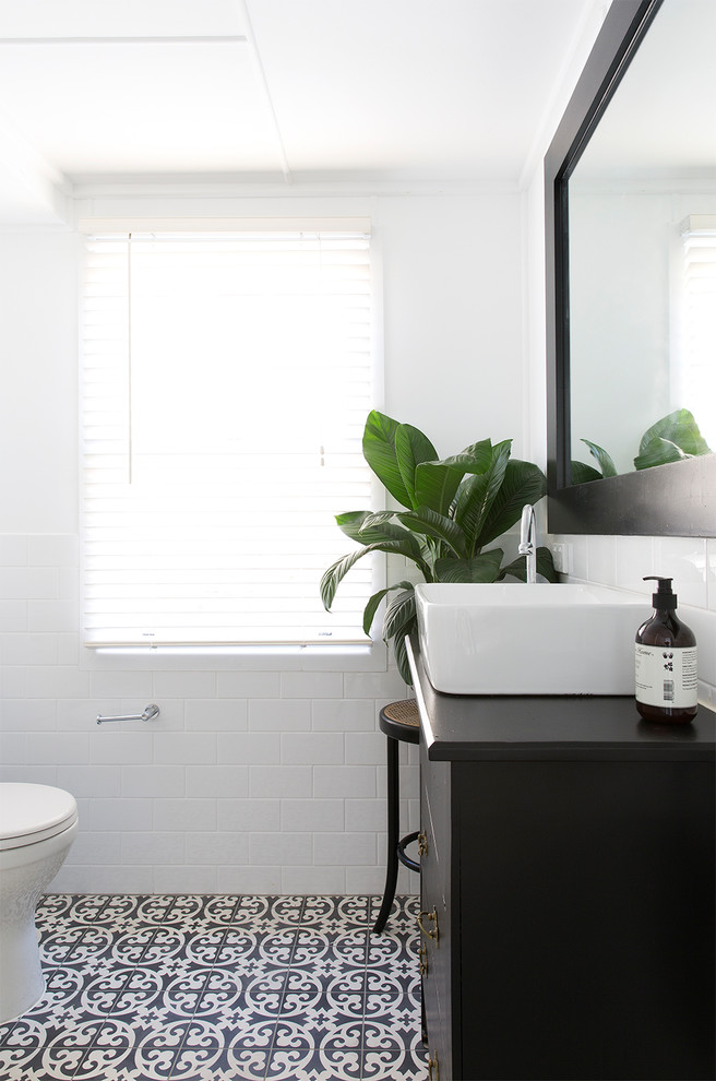 This is an example of a beach style bathroom in Gold Coast - Tweed.