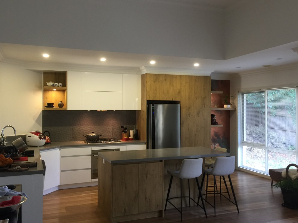 Inspiration for a modern kitchen in Melbourne.