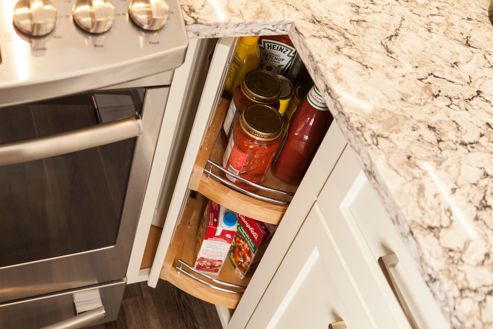 Home design - transitional home design idea in Toronto