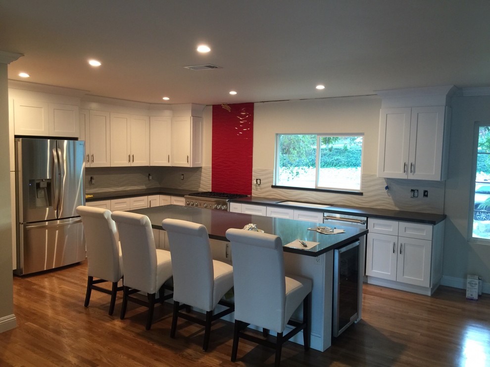 White Shaker Kitchen Cabinet