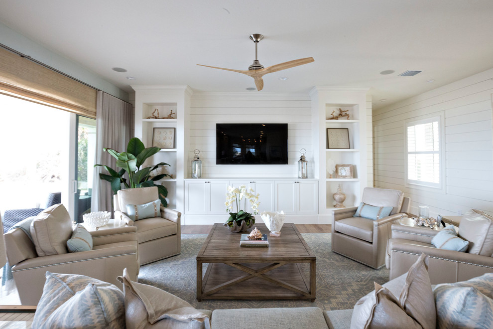 Example of a transitional home design design in Orlando