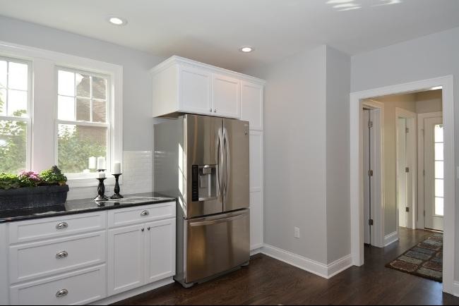 Photo of a traditional u-shaped eat-in kitchen in Milwaukee with white cabinets and stainless steel appliances.