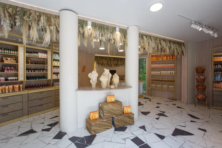 Магазин локального бренда с янтарем AMBERICA