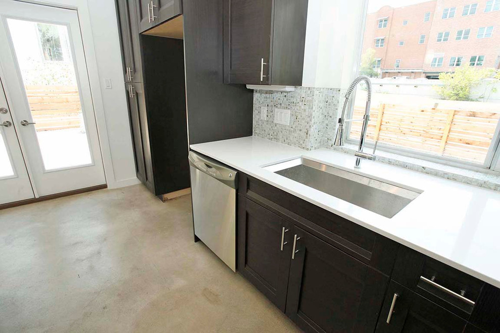 Kitchen - transitional kitchen idea in Austin