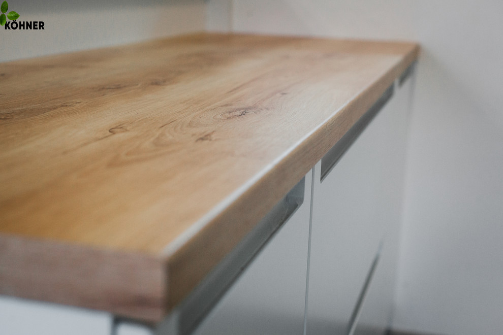 Кухня в скандинавском стиле в мансардной квартире