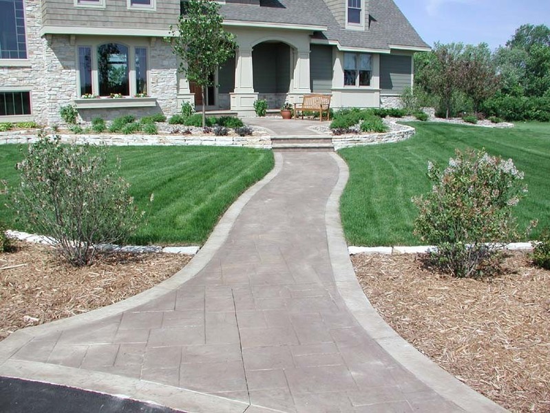 Design ideas for a large traditional front yard partial sun garden in Minneapolis with a garden path and concrete pavers.