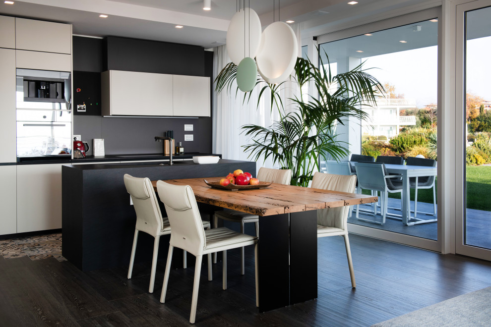 Интерьер апартамента в HPA, Паденге-Суль-Гарда, Италия