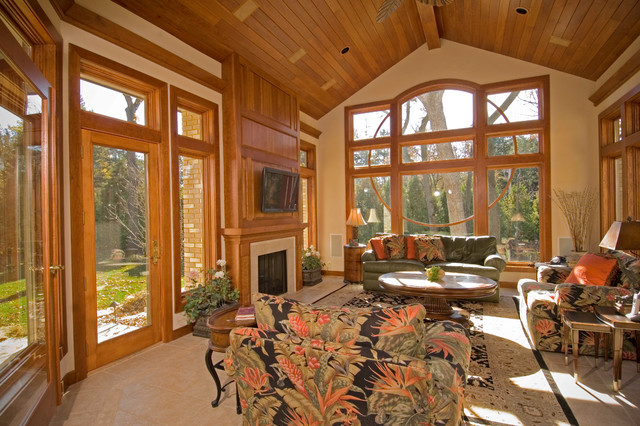 High Ceiling Living Rooms in Wisconsin rustikal-wohnbereich