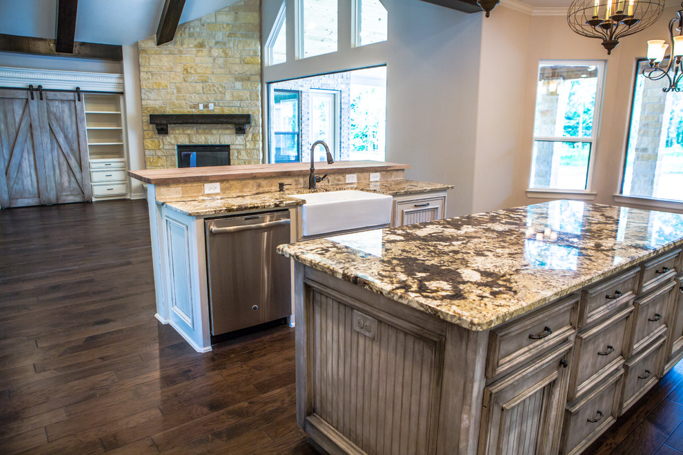 Inspiration for a rustic kitchen remodel in Houston