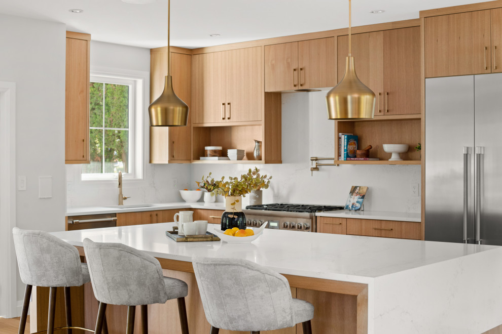 Kitchen - transitional kitchen idea in Vancouver
