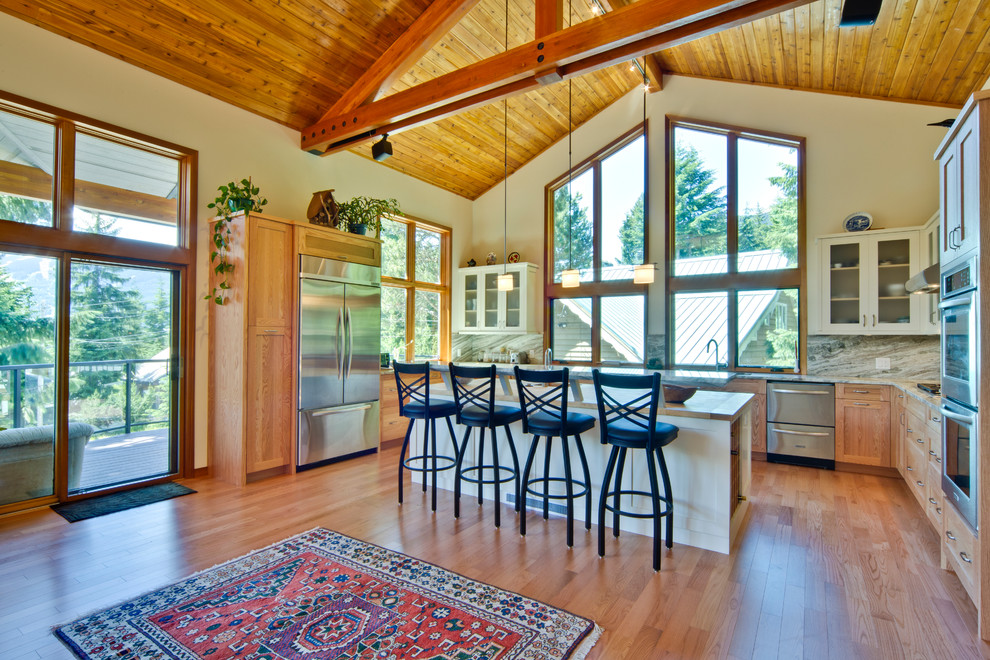 Inspiration for a transitional kitchen remodel in Vancouver