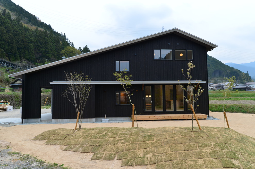 他の地域にある和風のおしゃれな家の外観の写真