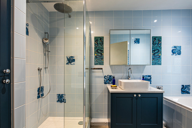 Bespoke Bathroom with Feature Tiles klassisk-badrum