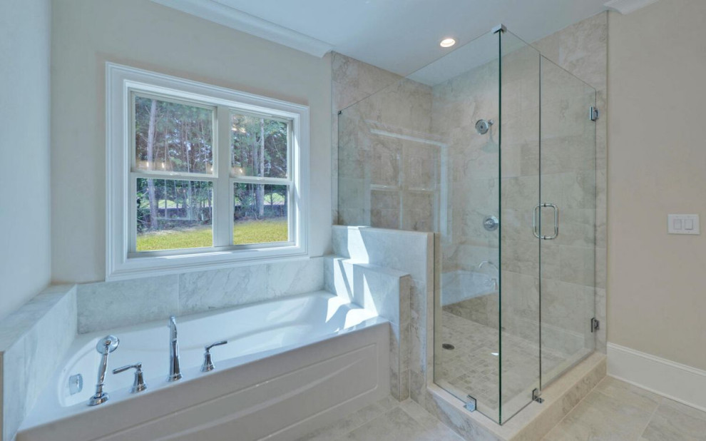 Стильный дизайн: ванная комната в стиле неоклассика (современная классика) с накладной ванной - последний тренд