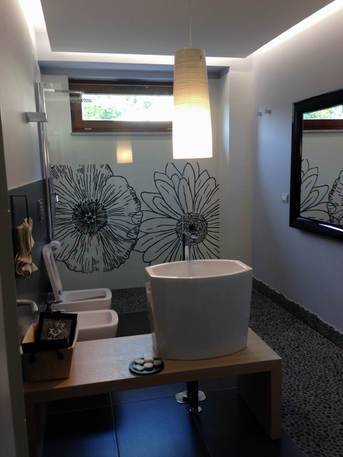 Villa L contemporary-bathroom