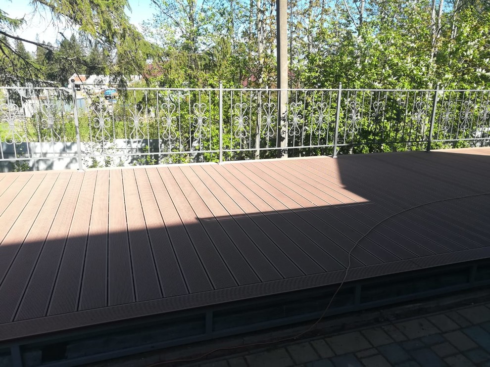 Террасная система у загородного дома