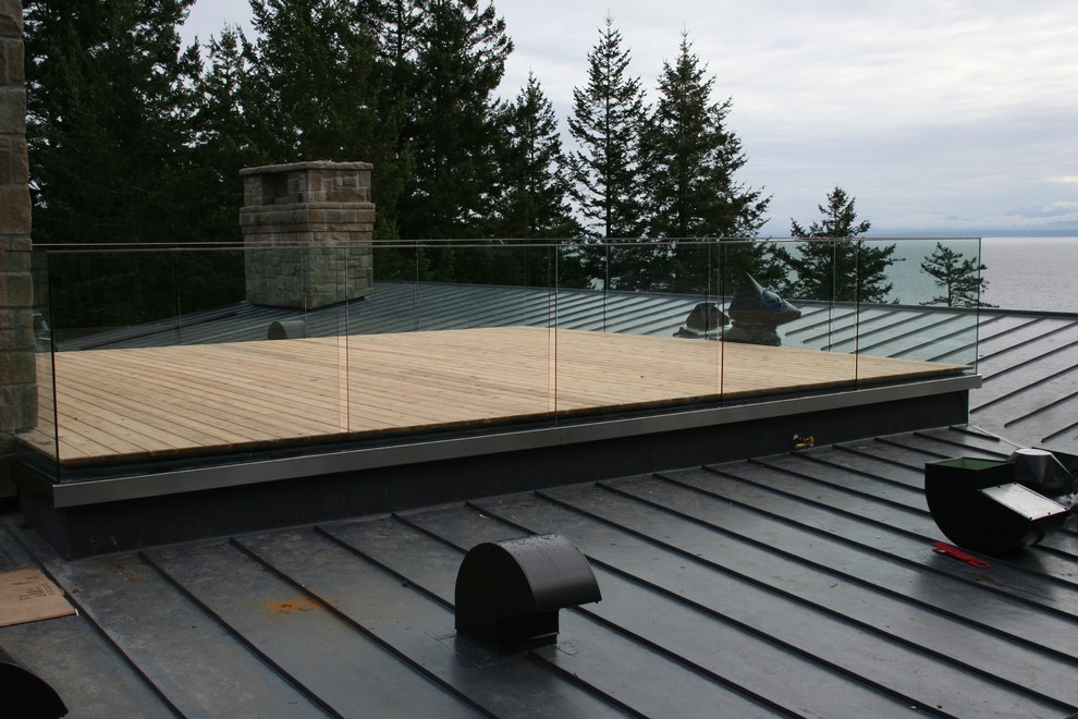 Contemporary deck in Vancouver.