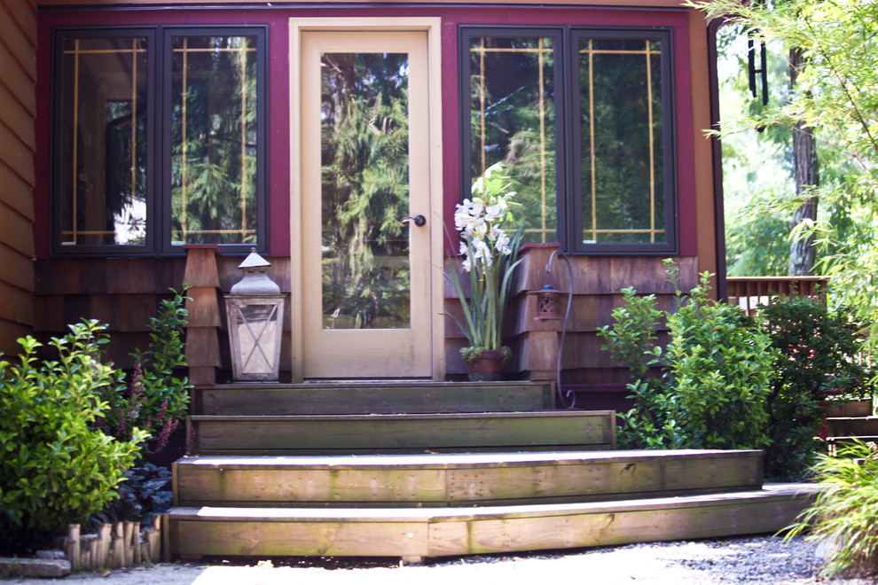 Arts and crafts porch idea in New York