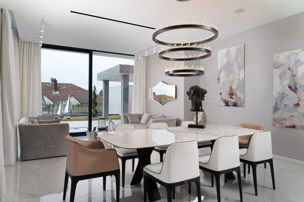 Столовая совмещенная с кухней, в загородном доме КП «Ручей Видный», Сочи.