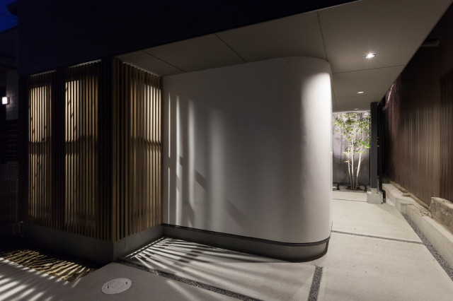 照ラスハウス moderno-fachada