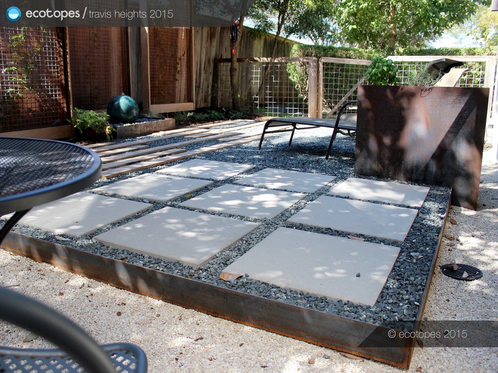 Inspiration for a small modern backyard gravel patio vertical garden remodel in Austin with no cover
