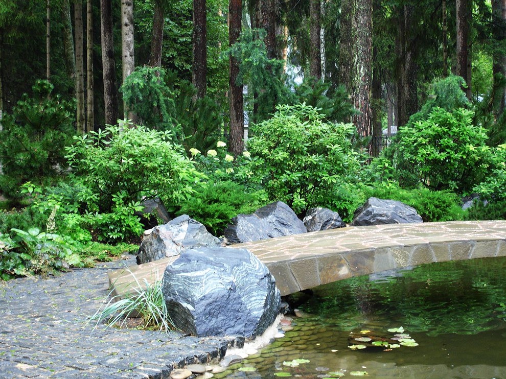 Сад с водоемом в КП " Сосновый Бор"