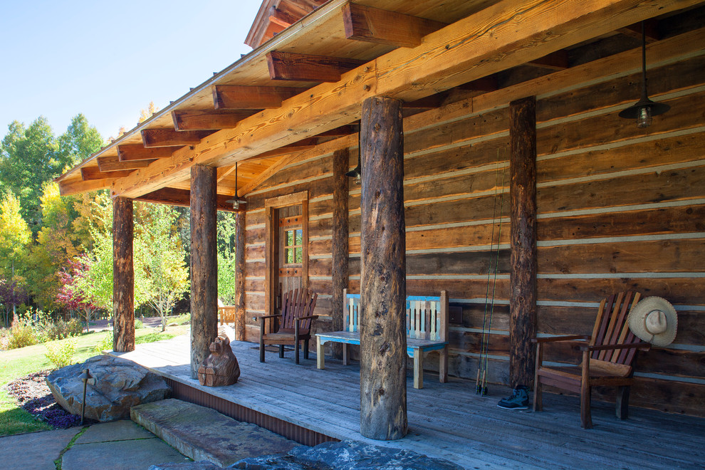 Example of a mountain style home design design in Denver