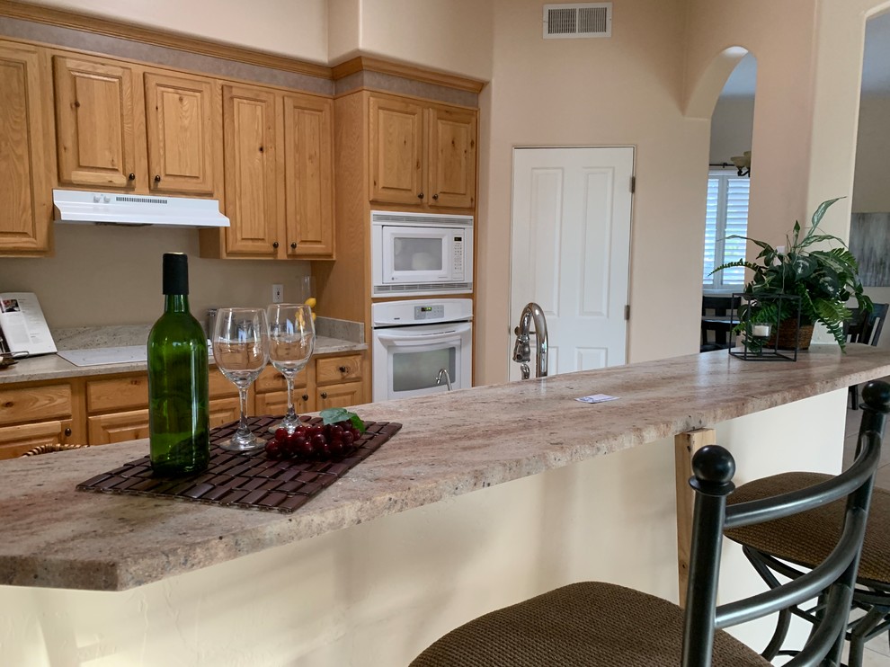 Kitchen - transitional kitchen idea in Phoenix