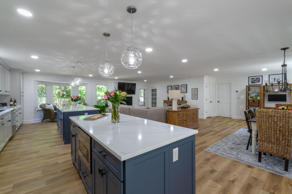 Transitional home design photo in Atlanta