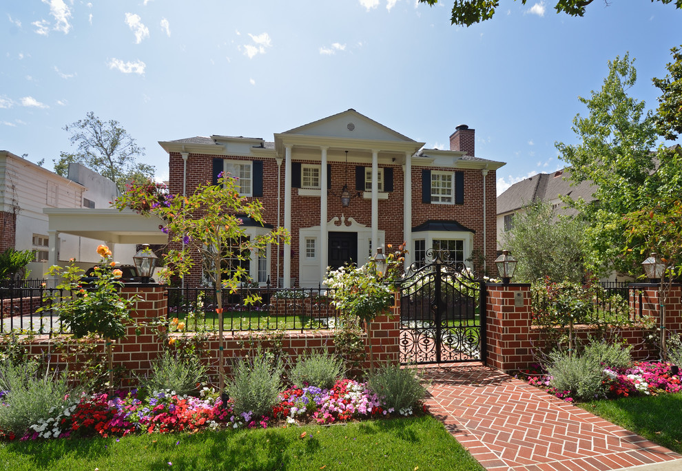 This is an example of a traditional exterior in Los Angeles.