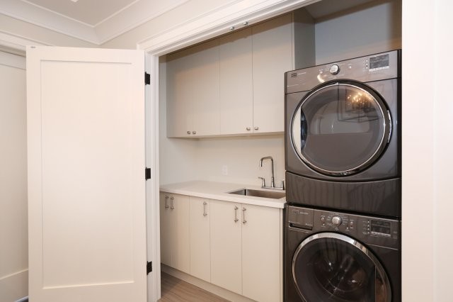Photo of a traditional laundry room in Toronto.